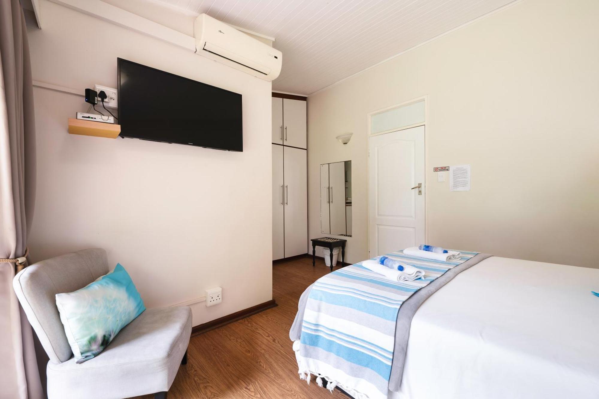 Admirals Lodge Guest House And Brightways Self Catering Apartments Port Elizabeth Ngoại thất bức ảnh