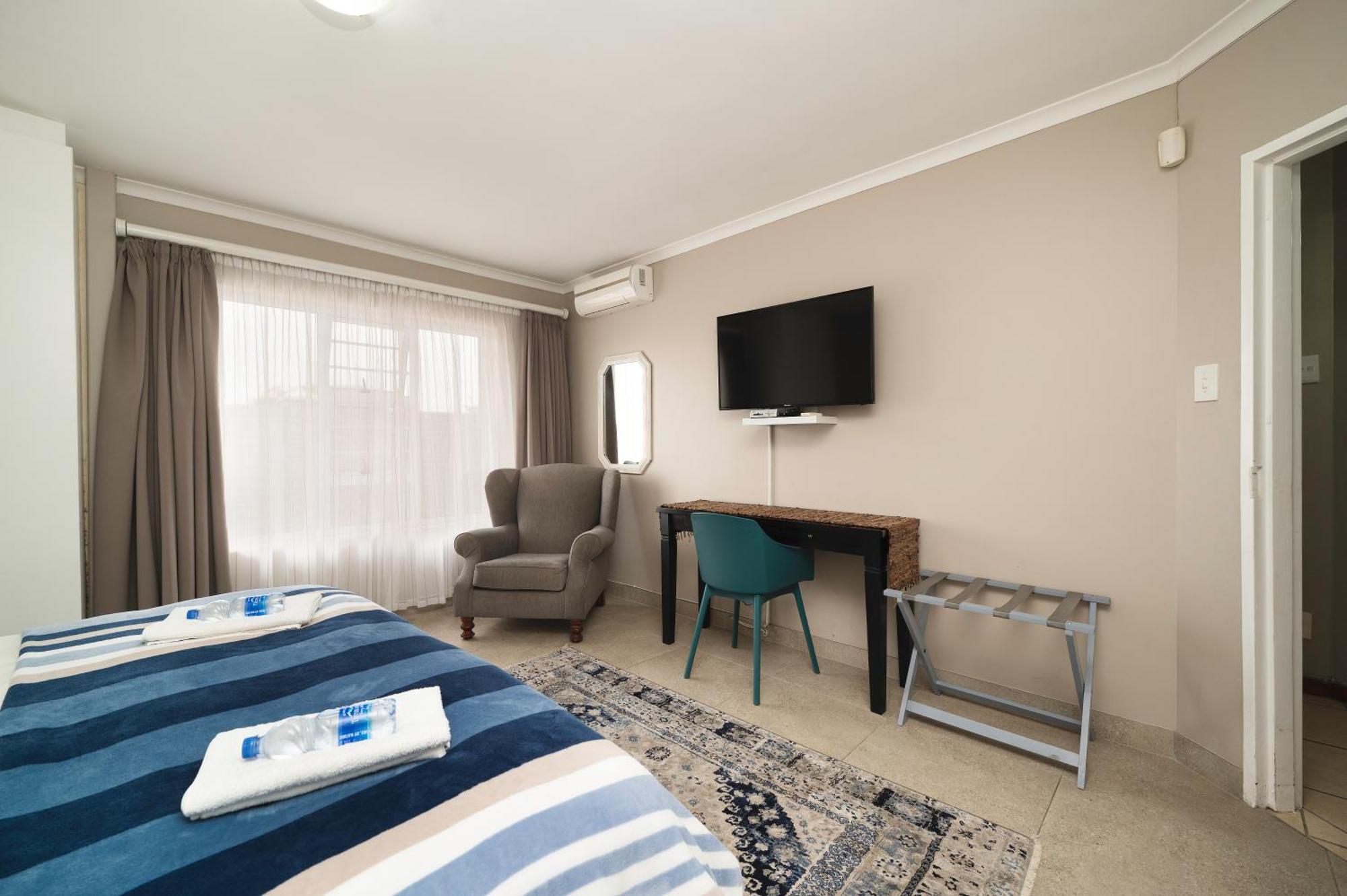 Admirals Lodge Guest House And Brightways Self Catering Apartments Port Elizabeth Ngoại thất bức ảnh